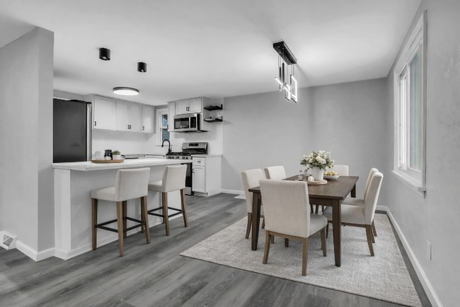 Building Photo - 1209 Cloverfield Dr