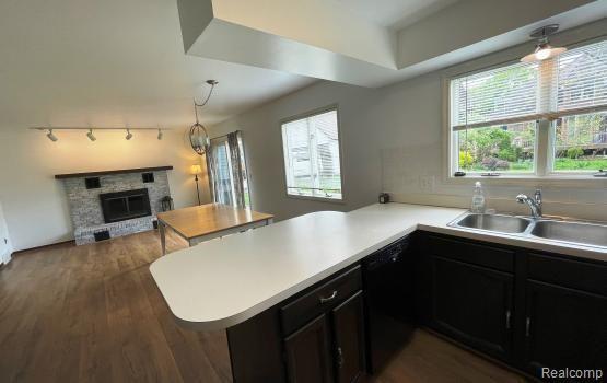 Foto del edificio - 2145 Lakeshire Dr