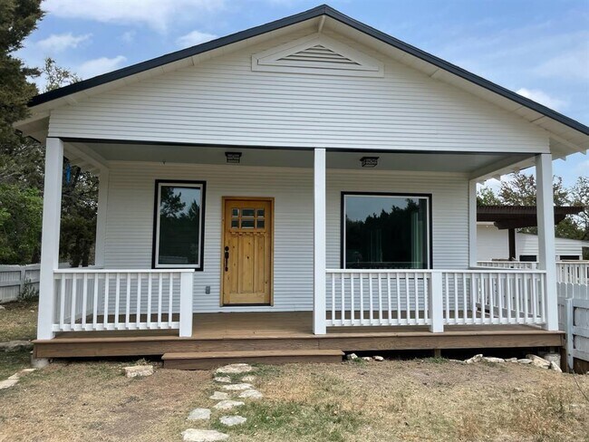 Building Photo - 1880 Spring Valley Dr