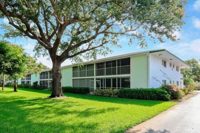 Foto del edificio - 2 Westwood Ave