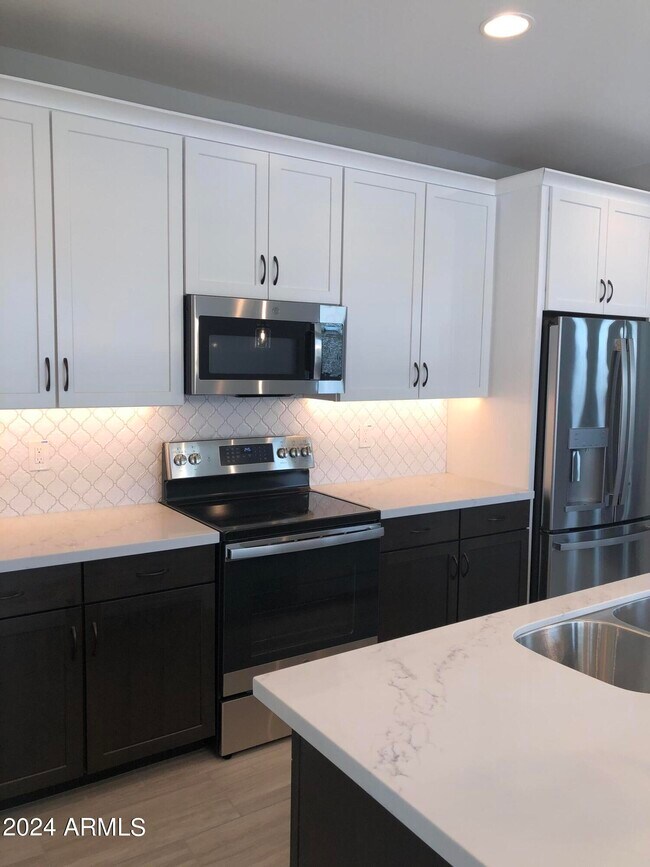 Building Photo - 2675 S Balsam Dr