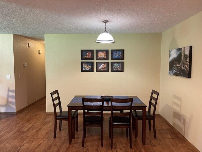 Foto del edificio - 2109 Oakwood Ave