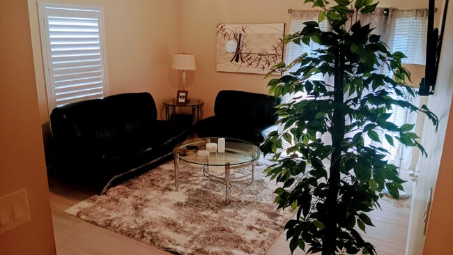 Foto del edificio - 8640 Rockland Dr