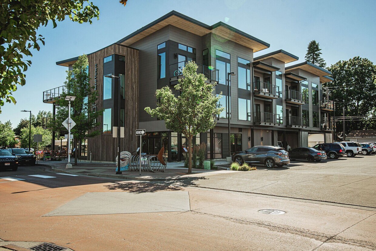 Foto principal - Modern Midtown Living | 2 Bed, 2 Bath Near...