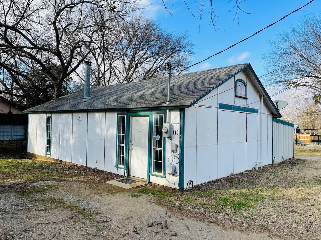 Primary Photo - 110 W Pine St