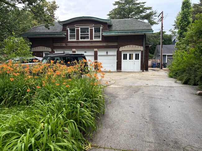 Building Photo - 1722 Judson Ave