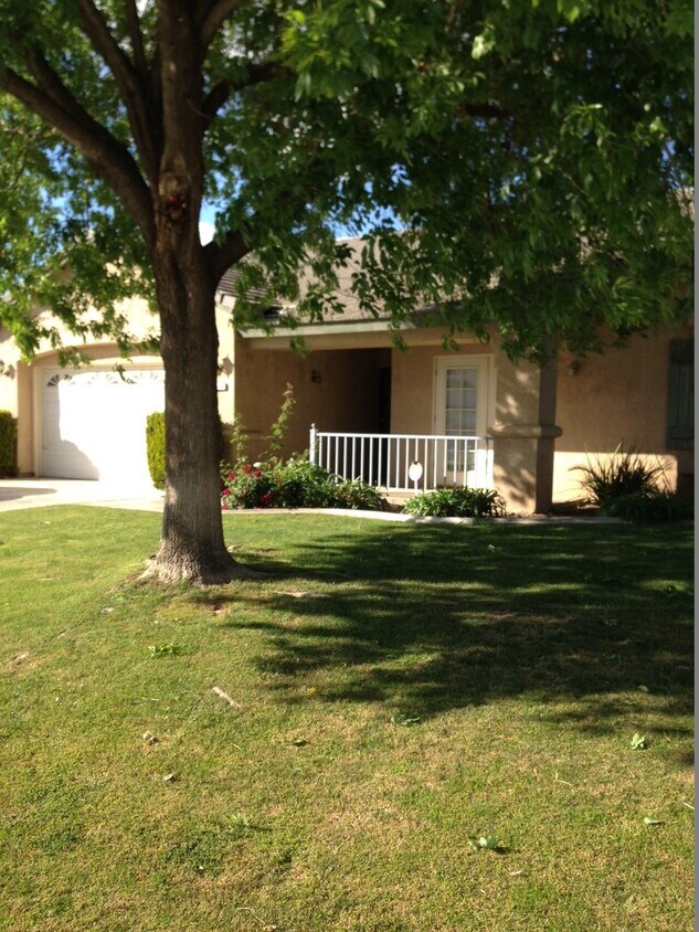 Primary Photo - Silver Creek Home!