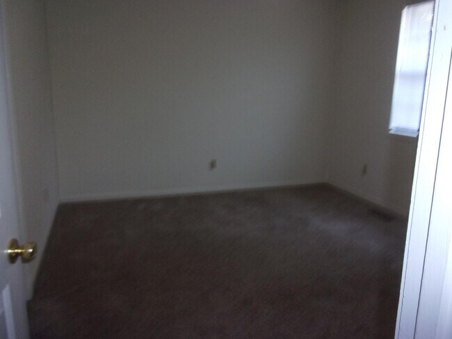 Foto del edificio - 1372 S Maple St