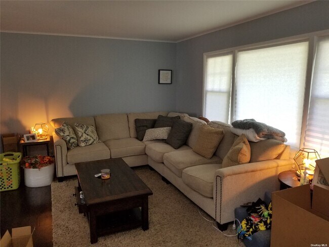 Building Photo - 272 Burr Rd