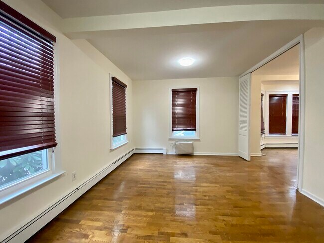Building Photo - 228 Tenafly Rd