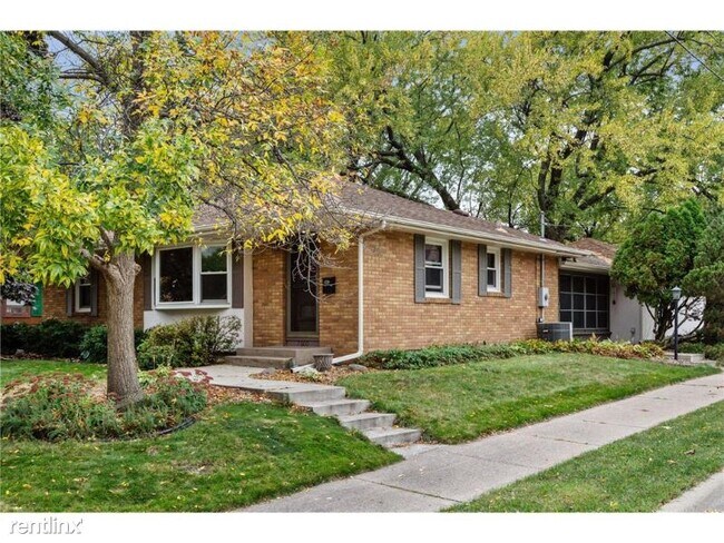 Foto del edificio - 3 br, 2 bath House - 7000 15th Ave S