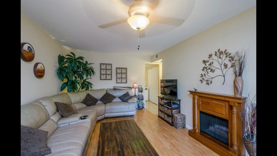 Primary Photo - 2472 Larkspur Ln