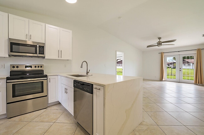 Building Photo - 5241 Breadfruit Cir