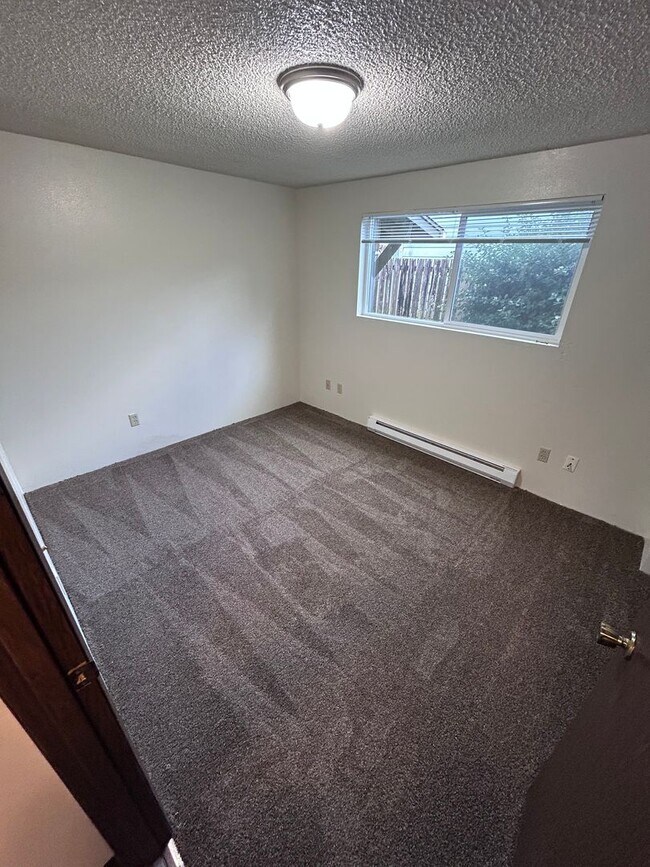 Foto del edificio - 401 Ranch Rd