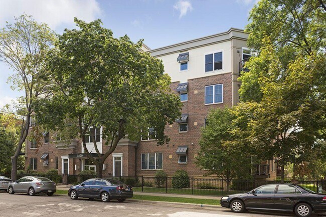 Building Photo - 1800 Clinton Ave