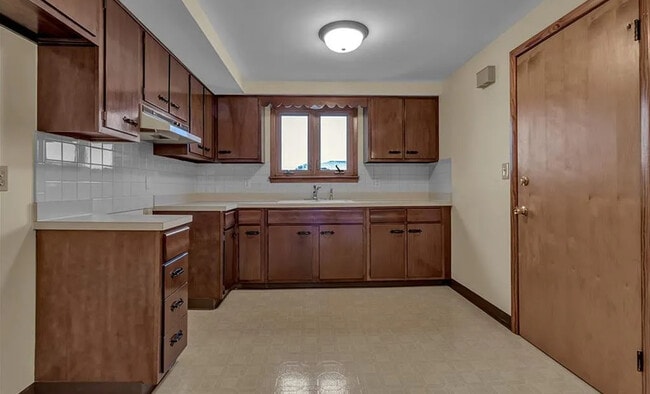 Building Photo - 33 Rosemead Ln