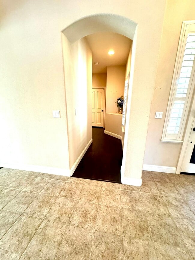 Building Photo - 1617 Baroness Way