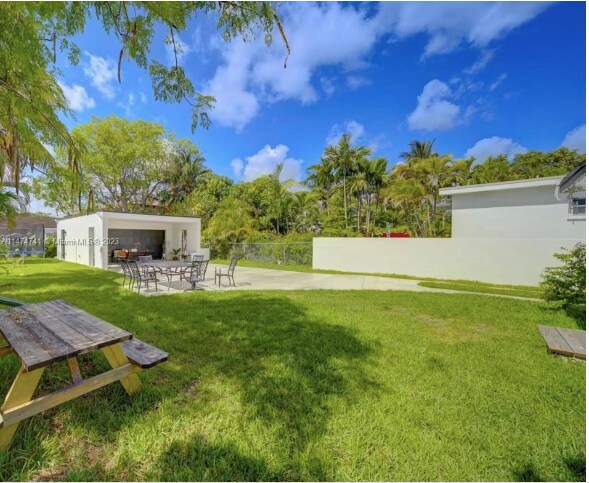 Foto del edificio - 3320 SW 23rd St