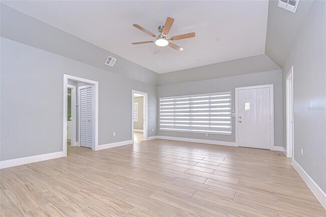 Foto del edificio - 5737 Shore Blvd S