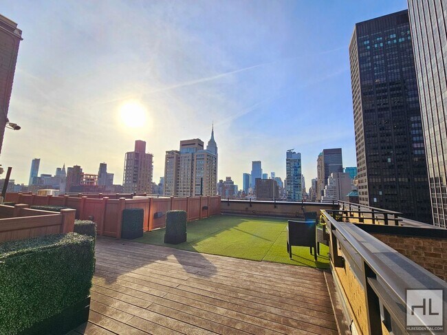 Building Photo - Junior 1-Bedroom in Murray Hill | 8th Floo...