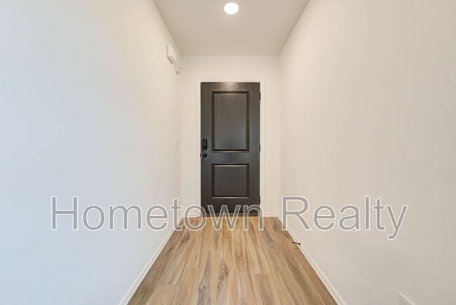 Photo - 420 N Cyn Ter House