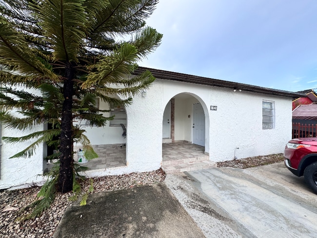 Building Photo - 1041 NW 32nd Pl