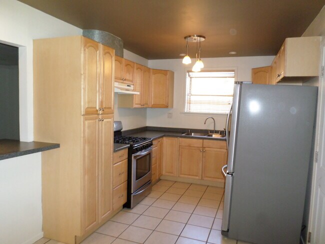 Foto del edificio - Classic & clean 3 bedroom 1.5 bath 1 story home