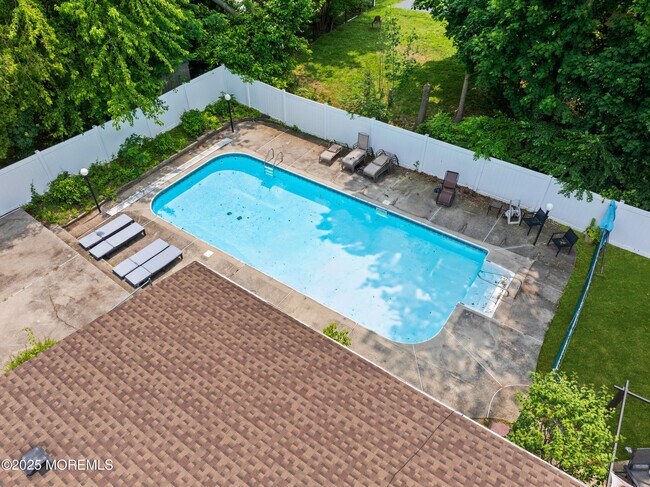 Foto del edificio - 606 Deal Rd