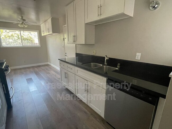 Building Photo - 7471 Blix St