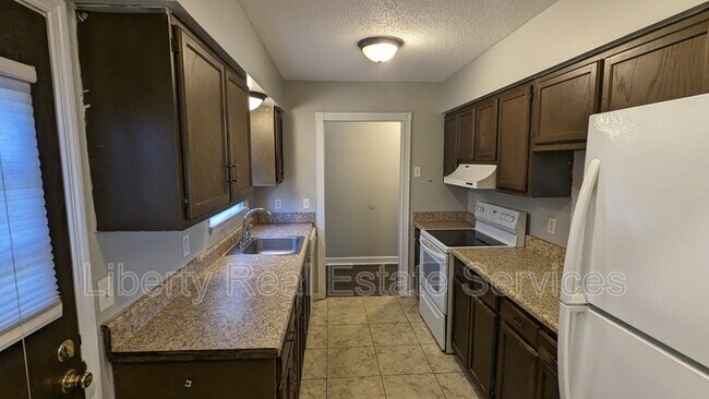 Building Photo - 901 Olmstead Dr