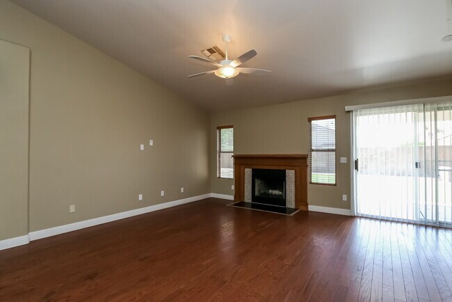 Foto del edificio - 7205 W Los Gatos Dr