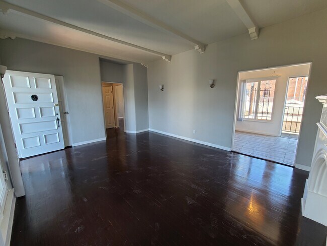 Building Photo - 1138 S Bronson Ave