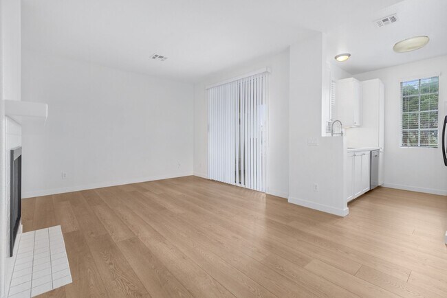 Building Photo - 10868 Sabre Hill Dr