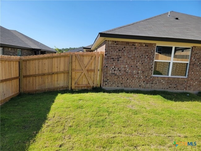 Foto del edificio - 122 Wind Ridge Dr