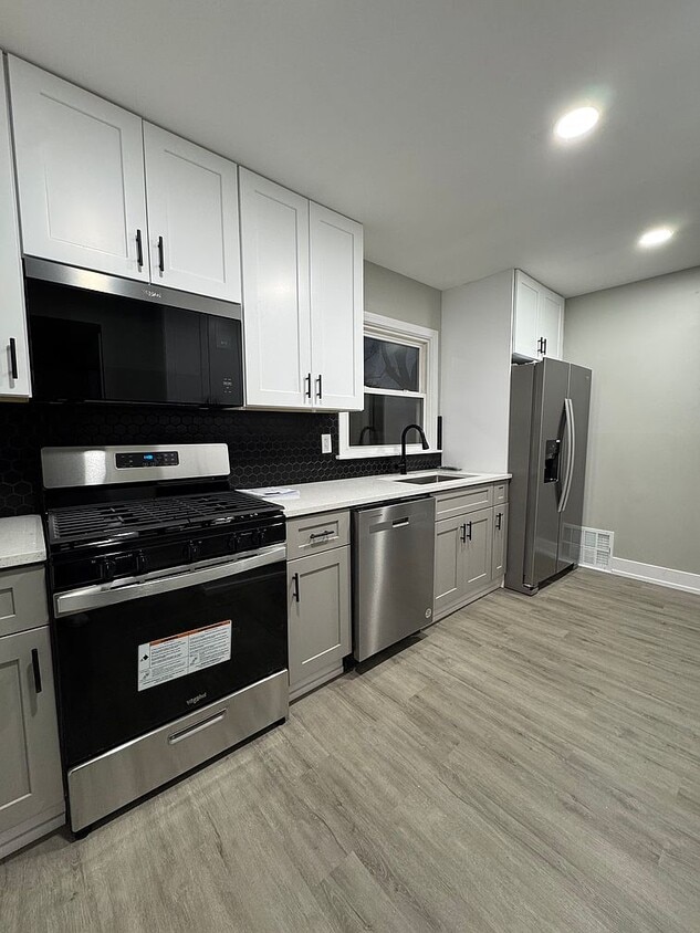 Building Photo - 9648 S 51st Ave