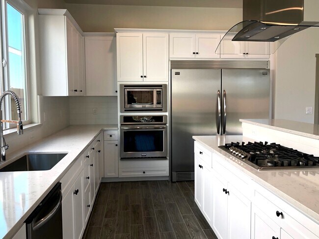 Foto del edificio - $2,695 Ashlan & Armstrong, 4 Bedroom - E. ...