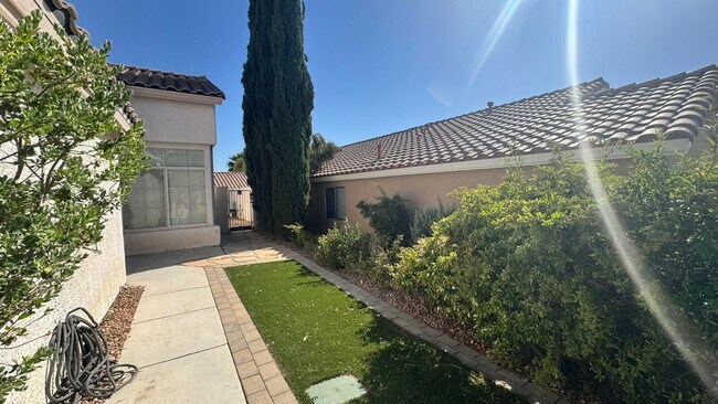 Foto del edificio - Summerlin 4 bedroom 3 car garage