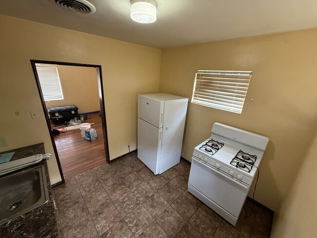 Kitchen looking into living room - 2527 Fort Blvd