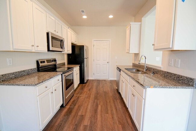 Building Photo - 3 Bedroom Duplex Home Available Now in Cherryville, NC