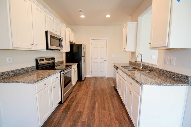 Foto del edificio - 3 Bedroom Duplex Home Available Now in Cherryville, NC