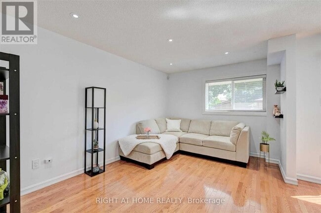 Building Photo - 121 Radford Dr