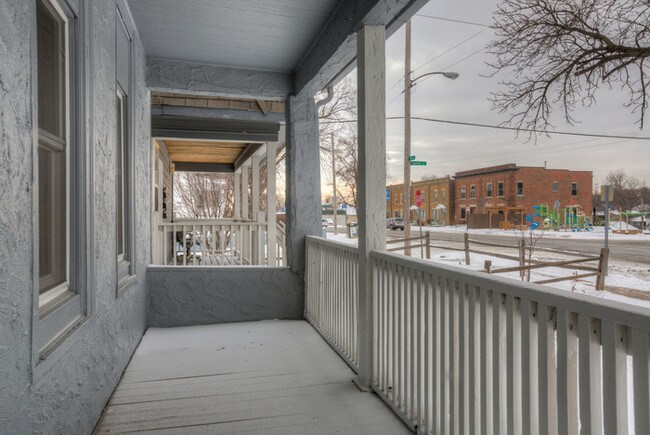 Building Photo - Refinished 2 Bedroom with Garage