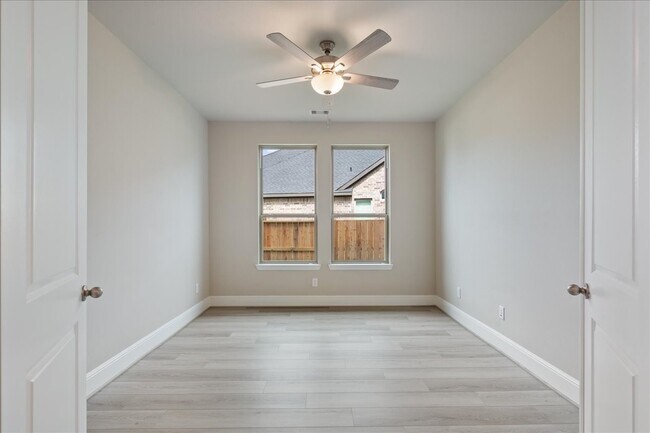 Foto del edificio - 7523 Mariposa Wy