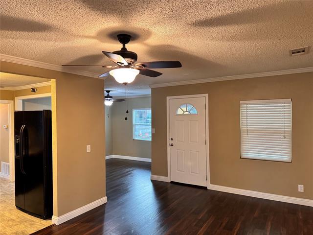 Building Photo - 912 Iowa St