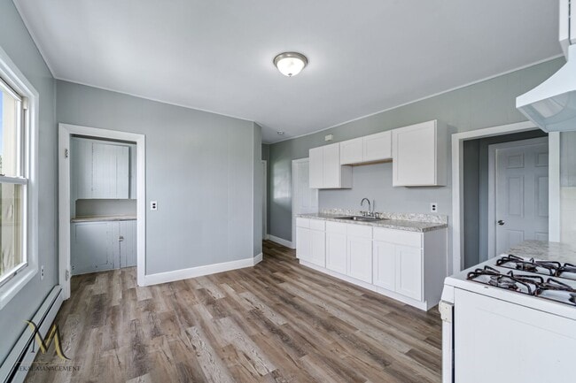 Building Photo - 27-29 Hillman St