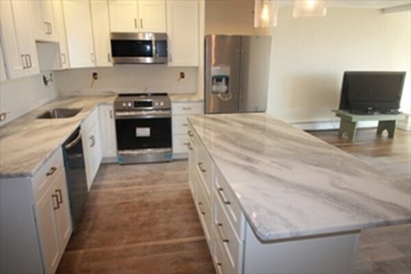 Building Photo - 130 Bay View Ave