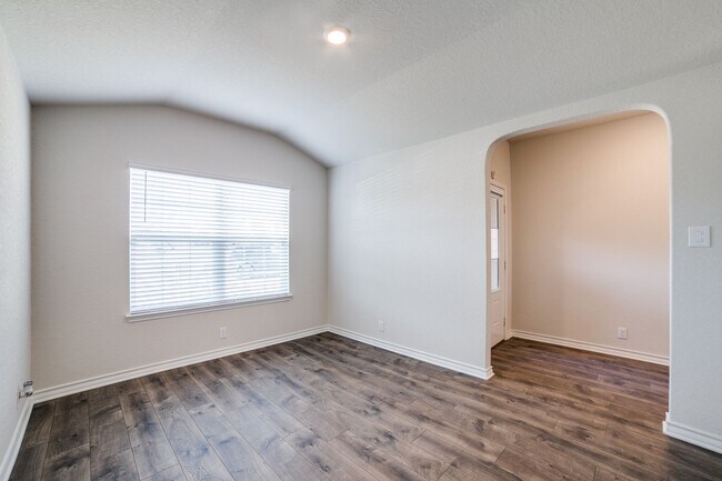 Foto del edificio - 3 Bedroom and 2 Bathroom home located in Redbird Ranch subdivision
