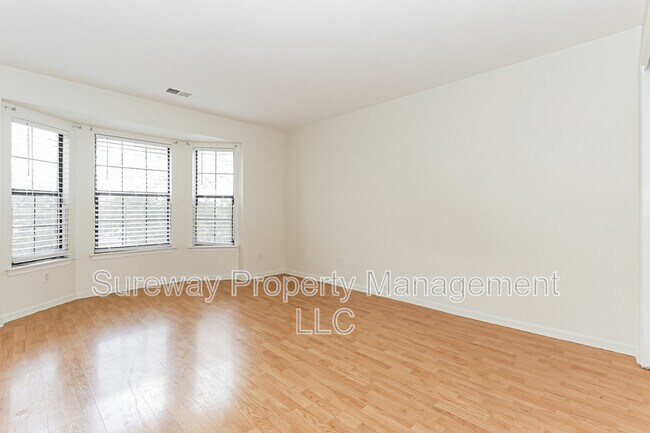 Foto del edificio - 447 Meade Ct