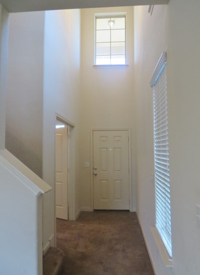 Building Photo - 3 Bedroom 2.5 Bathroom: Georgetown- Pinnacle Home