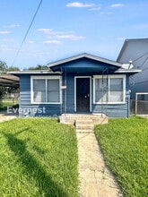 Building Photo - 1607 El Paso St